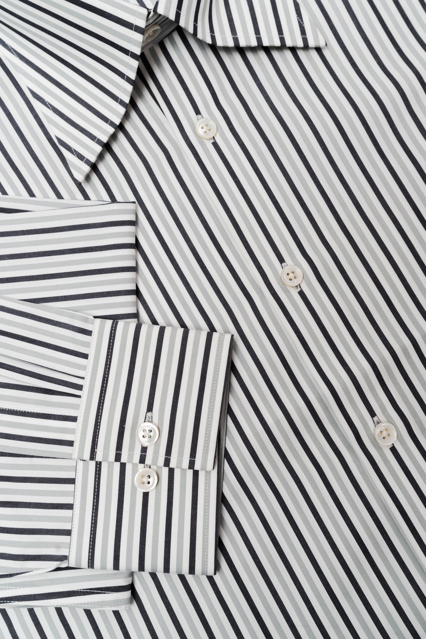 LA CHEMISE À RAYURES 'MUTED' - RAYURES NOIRES ET GRISES