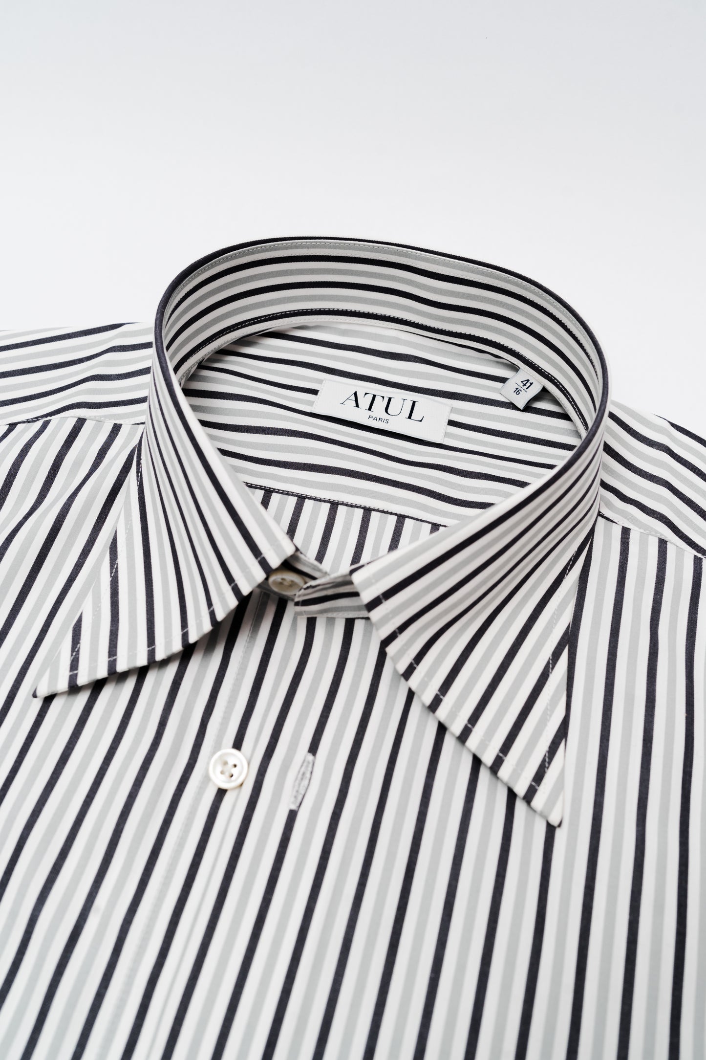 LA CHEMISE À RAYURES 'MUTED' - RAYURES NOIRES ET GRISES