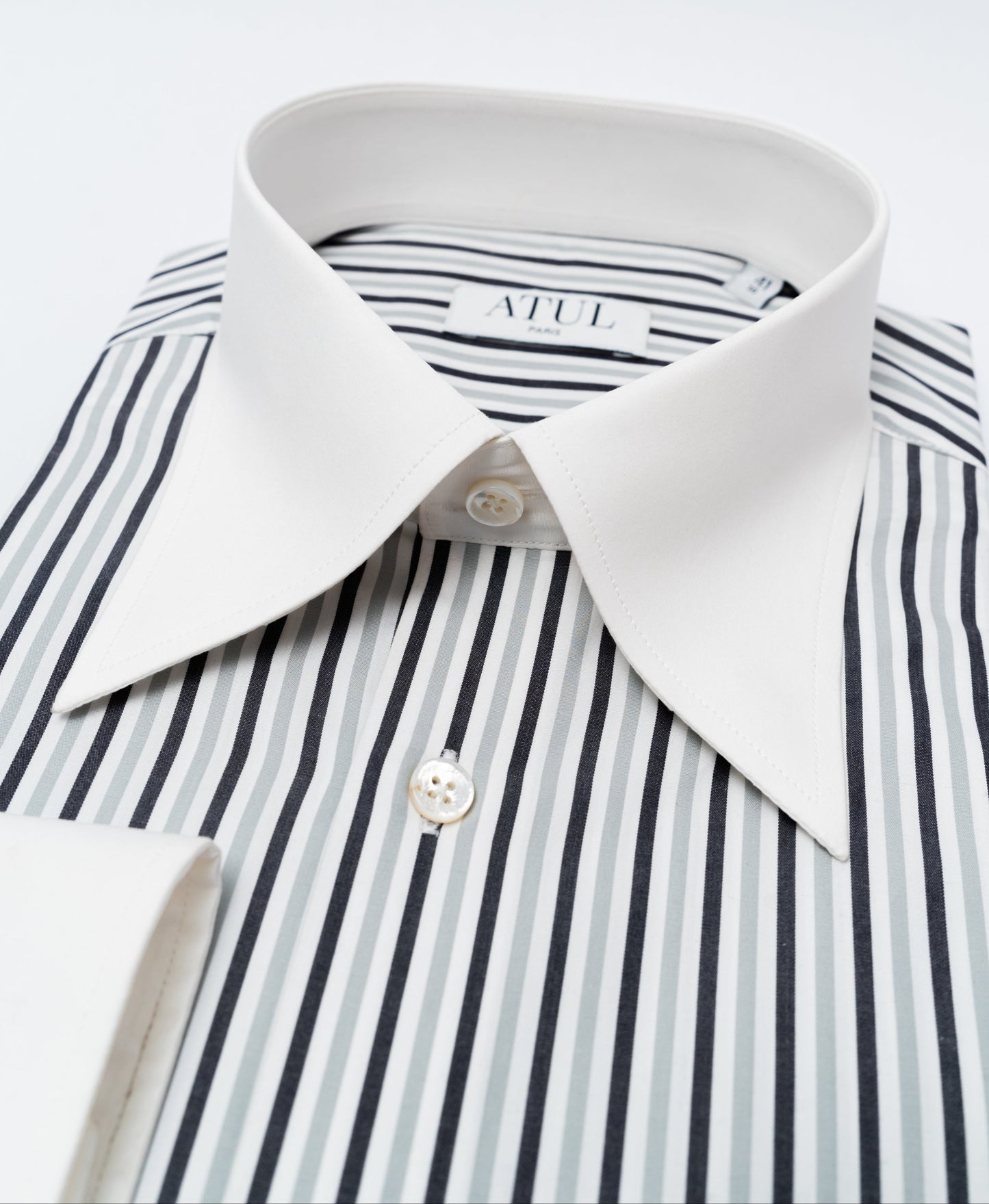 LA CHEMISE DU BANQUIER - RAYURES NOIRES ET GRISE