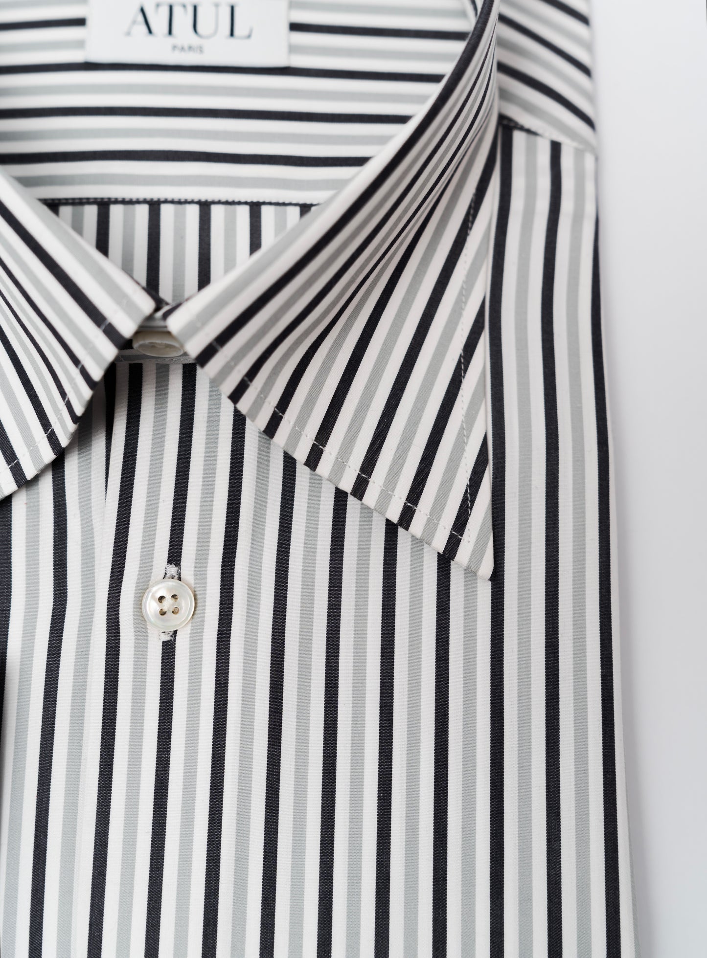 LA CHEMISE À RAYURES 'MUTED' - RAYURES NOIRES ET GRISES