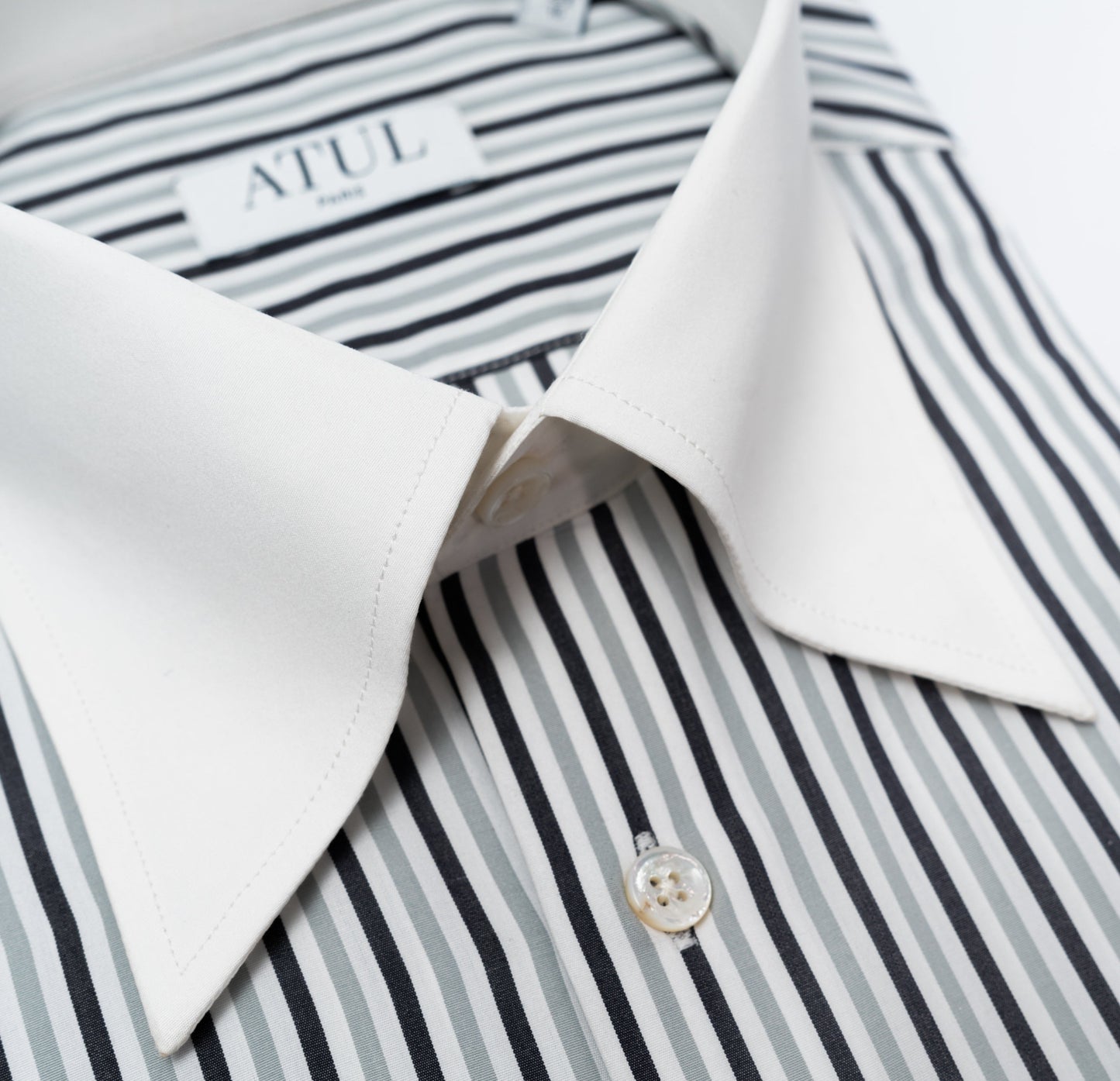 LA CHEMISE DU BANQUIER - RAYURES NOIRES ET GRISE