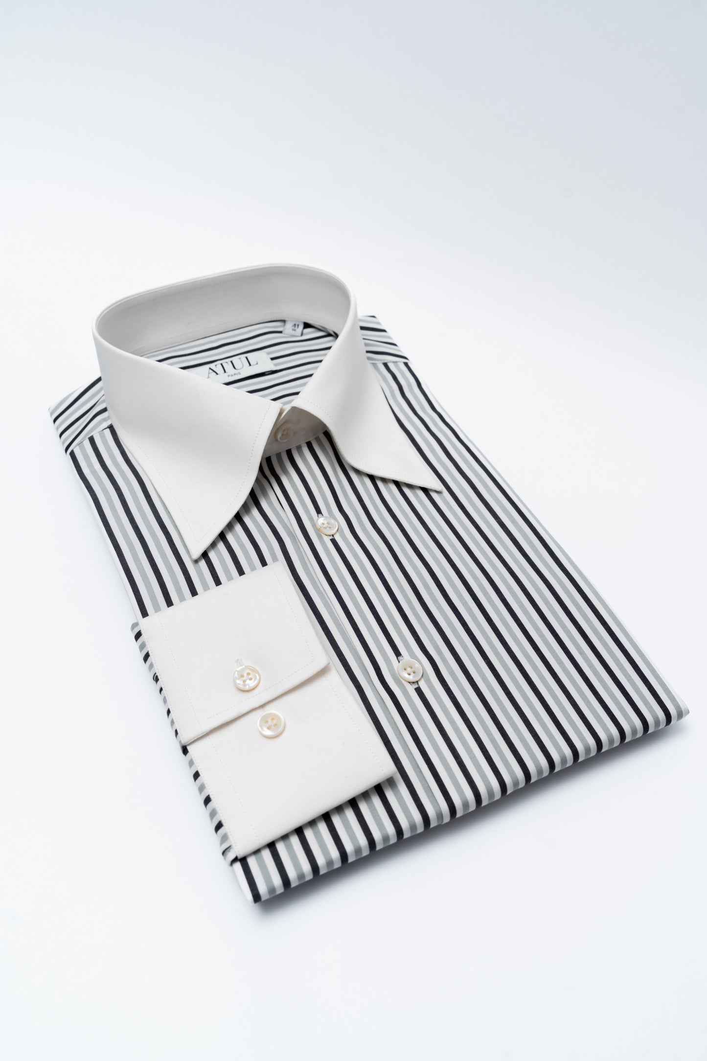 LA CHEMISE DU BANQUIER - RAYURES NOIRES ET GRISE