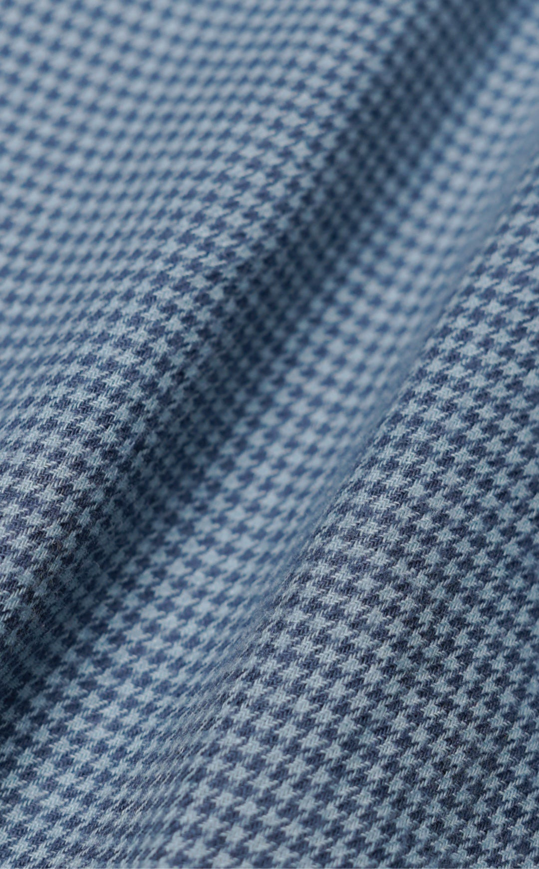 LA CHEMISE PIED-DE-POULE BLEUE – LE BUTTON-DOWN D’ATUL