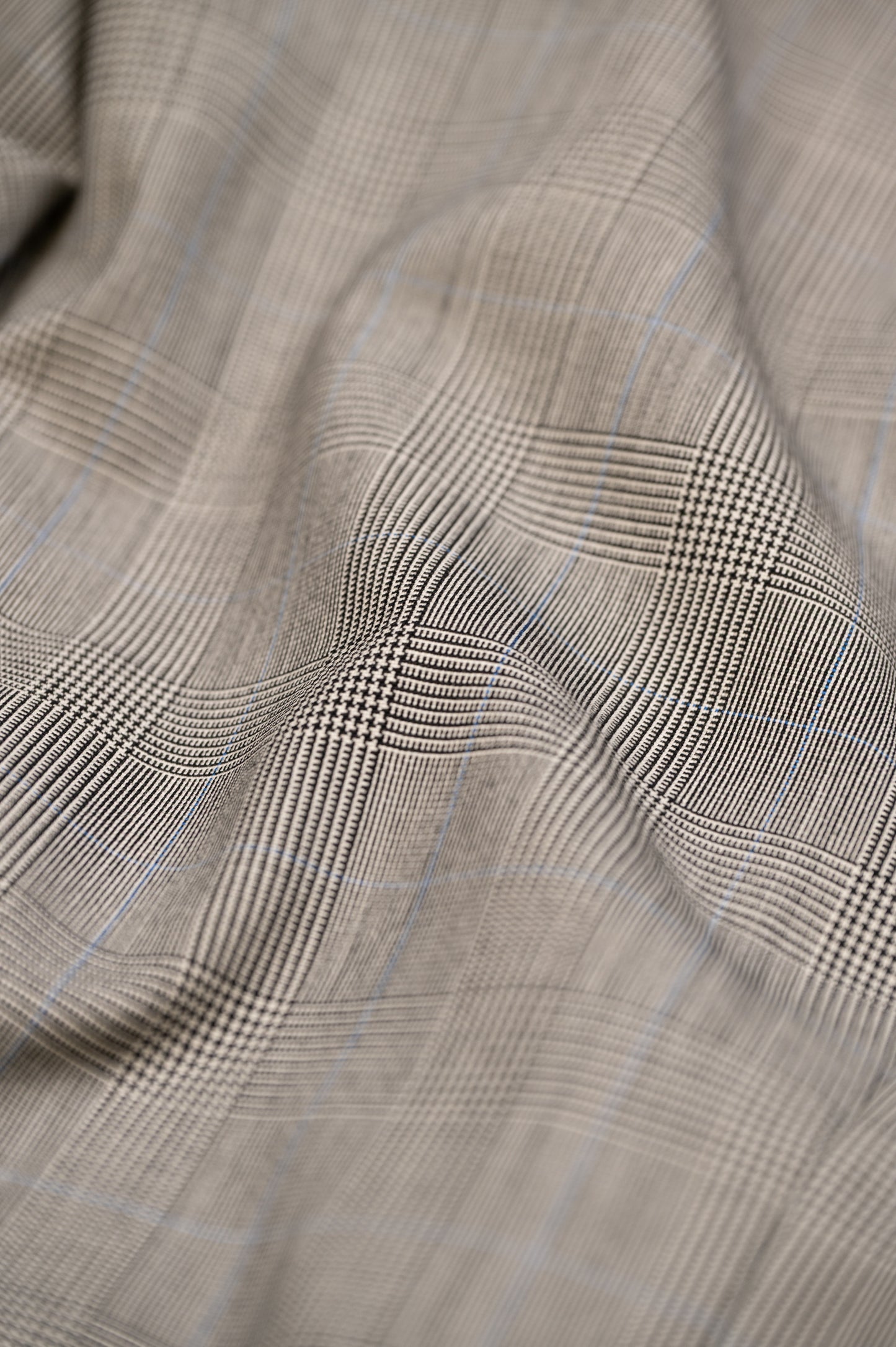 LE COSTUME DROIT EN LAINE SUPER 150’S — PRINCE-DE-GALLES GRIS