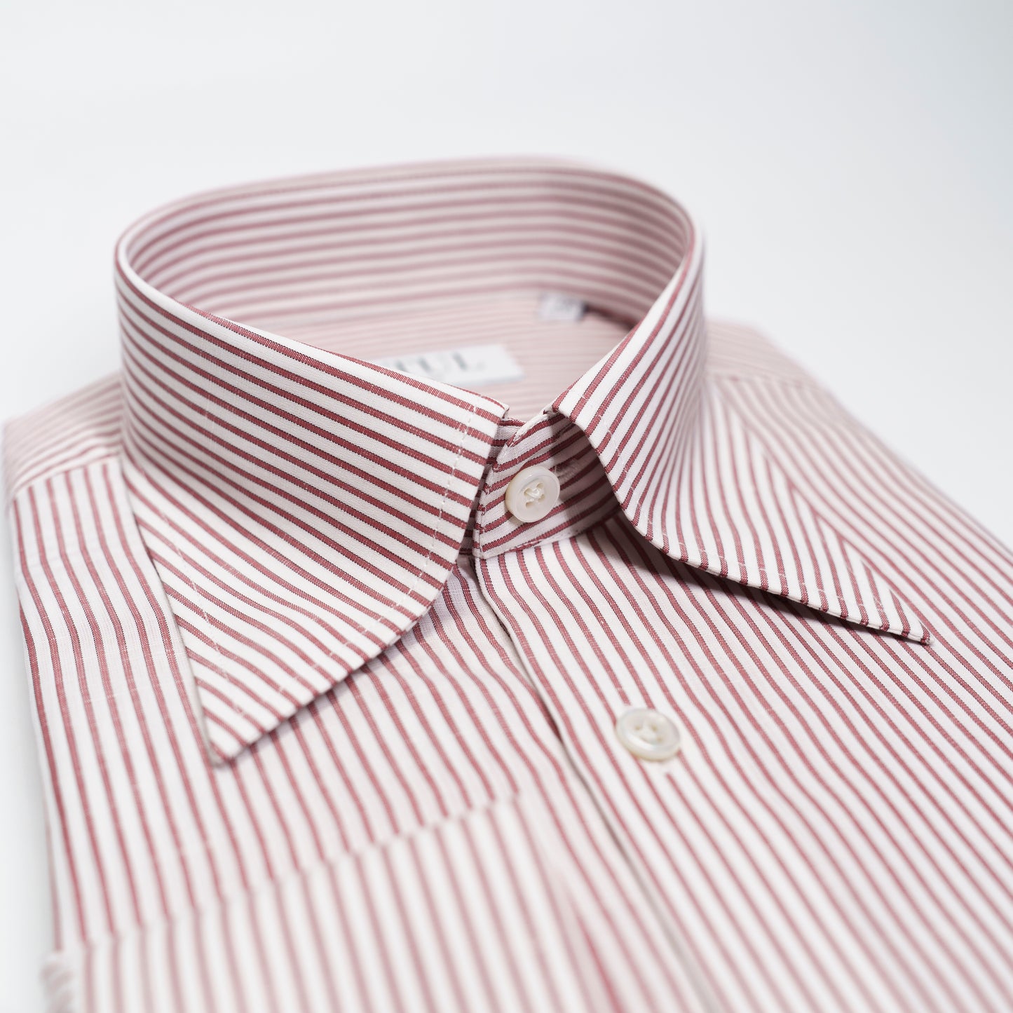 LA CHEMISE À RAYURES ROUGE BRIQUE