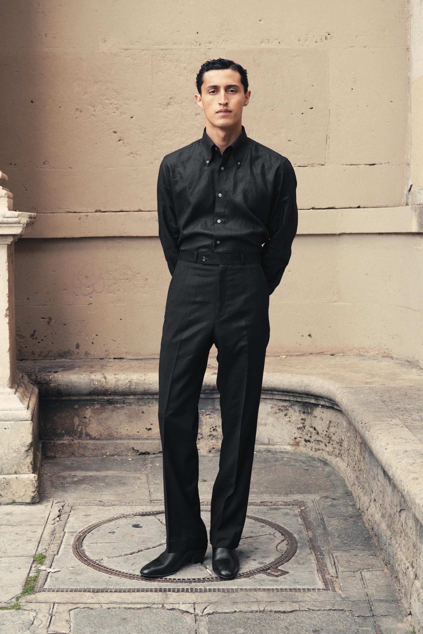 LA CHEMISE NOIRE EN LIN