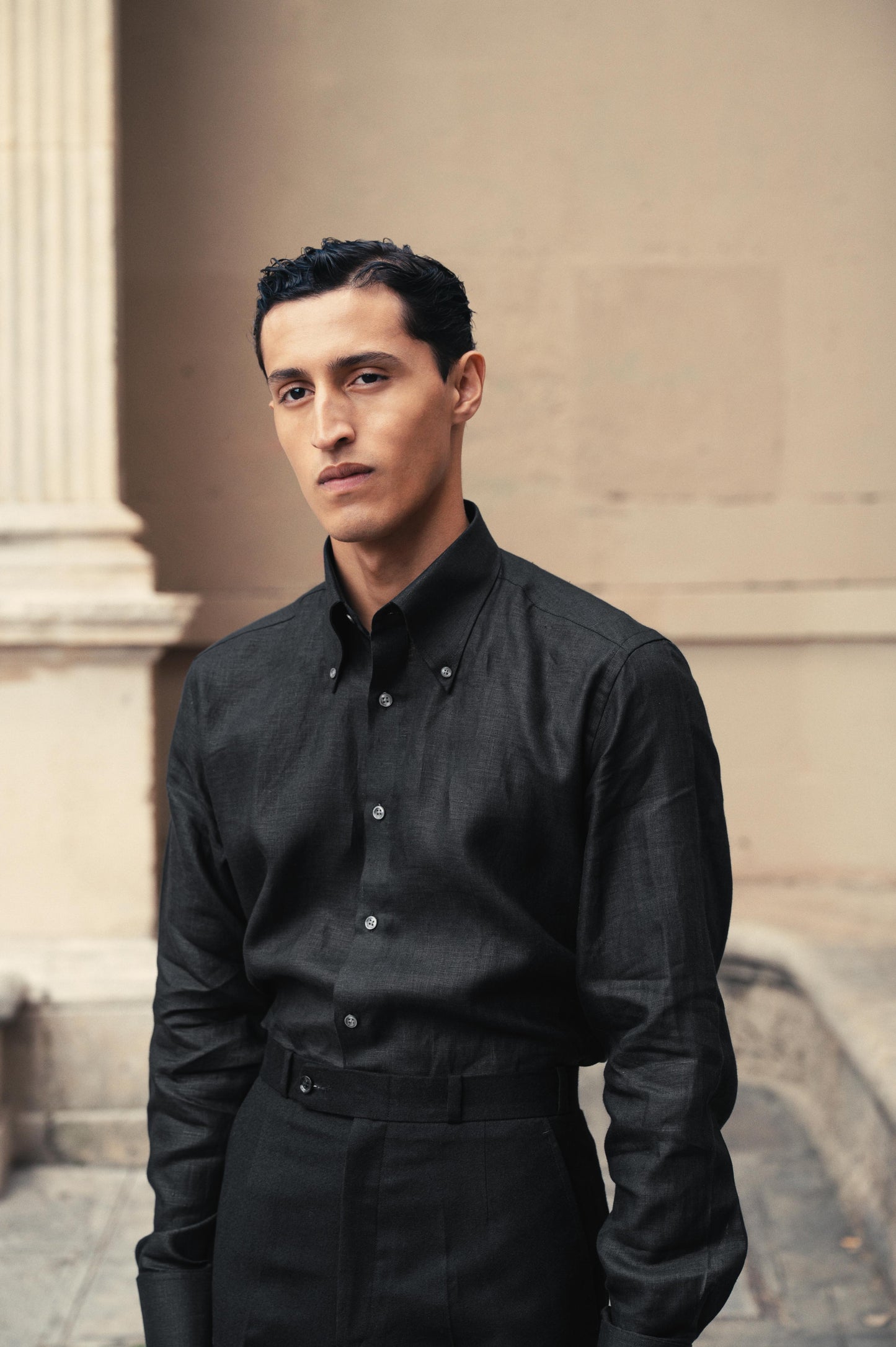 LA CHEMISE NOIRE EN LIN