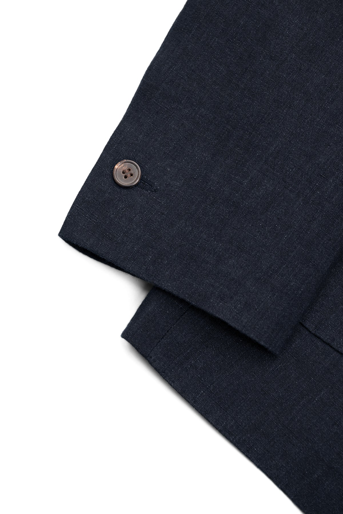 LE COSTUME BLEU MARINE EN LIN