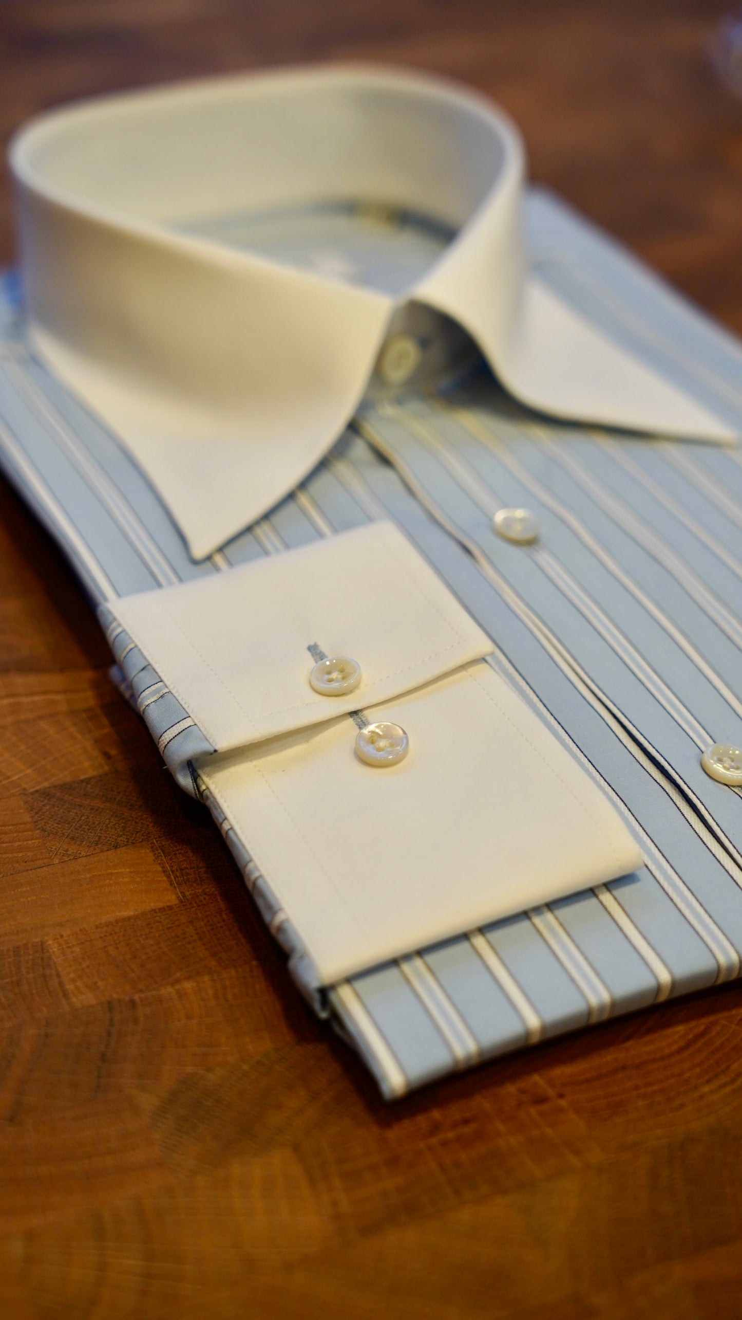 THE BANKER SHIRT IN JACQUARD STRIPES