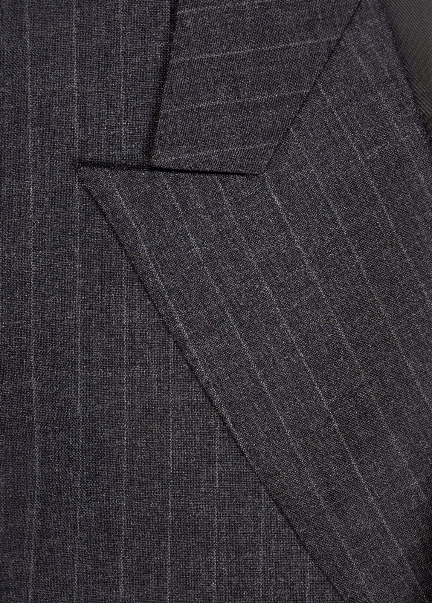 LE COSTUME CROISÉ EN LAINE — GRIS ANTHRACITE À RAYURES CRAIE VINTAGE