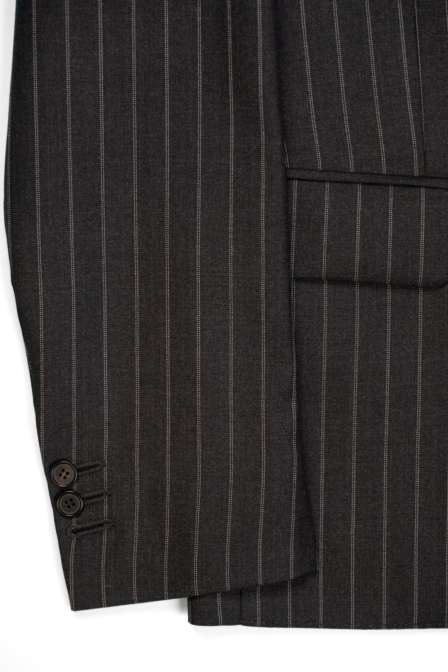 COSTUME DROIT EN LAINE SUPER 110’S - GRIS ANTHRACITE À RAYURES BLANCHES