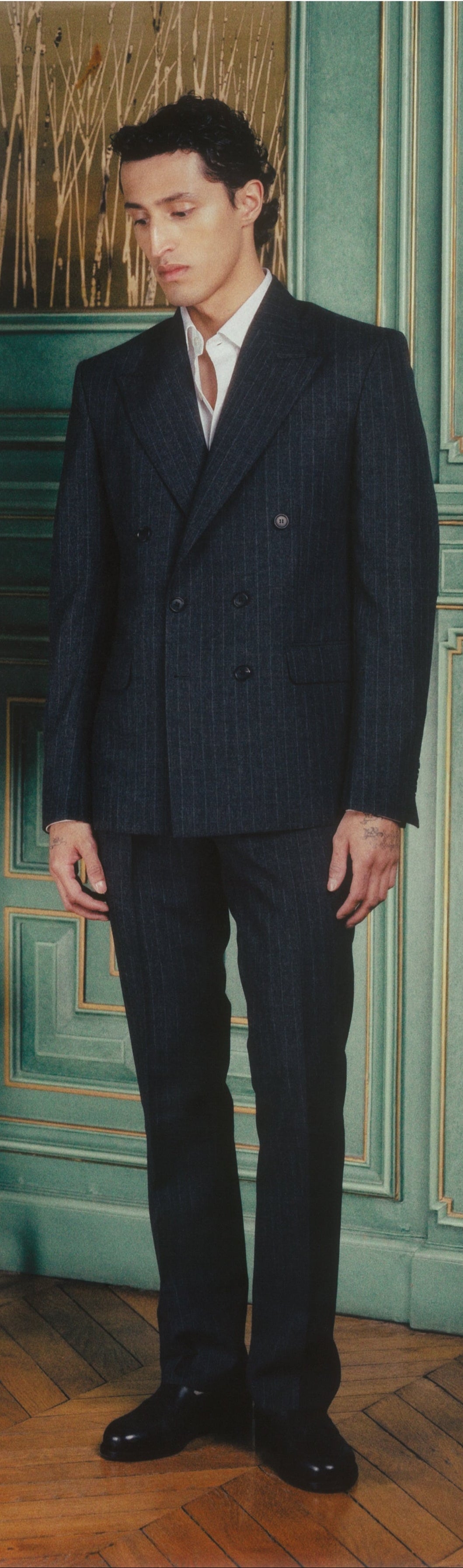 LE COSTUME CROISÉ EN LAINE — GRIS ANTHRACITE À RAYURES CRAIE VINTAGE