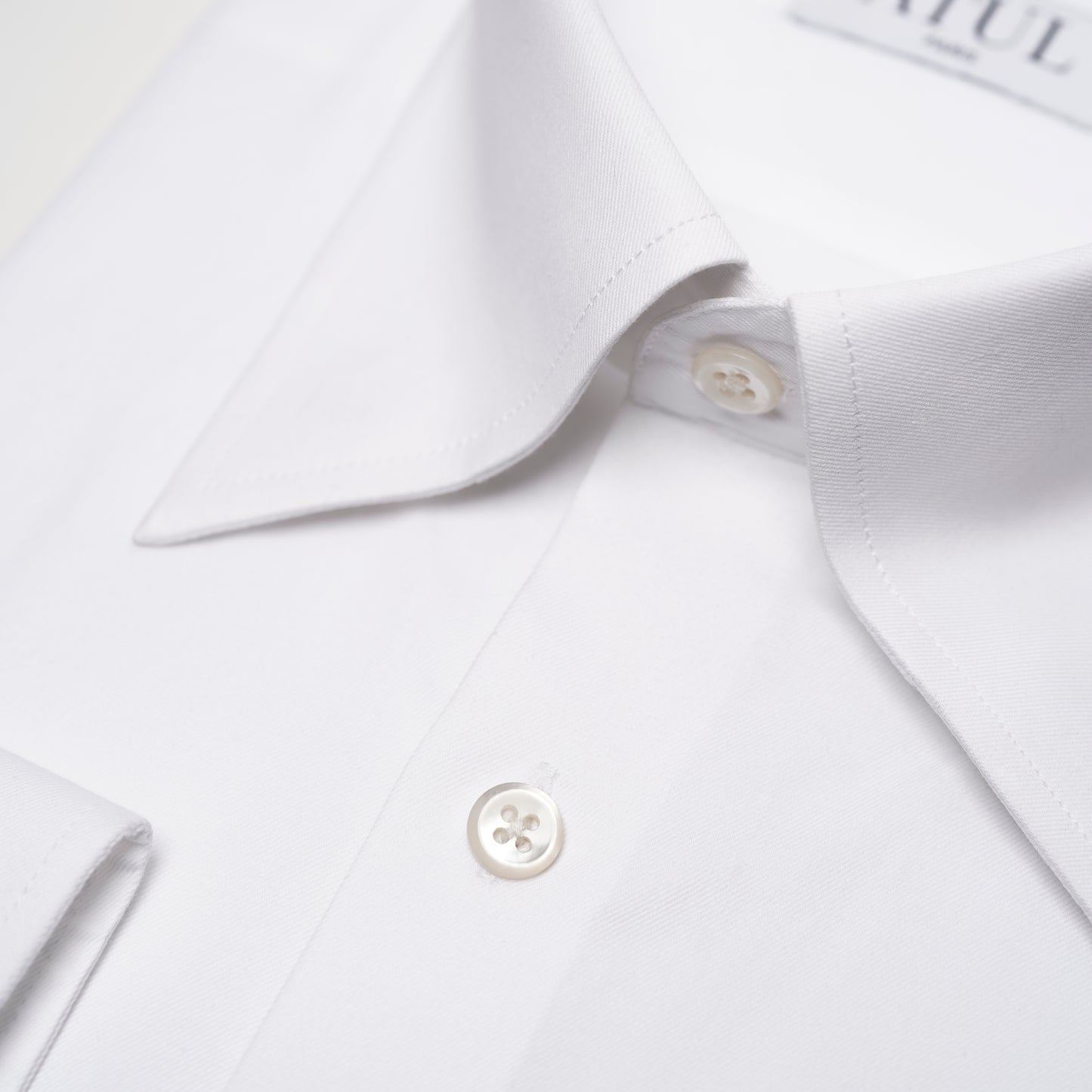 THE WHITE SHIRT IN TWILL