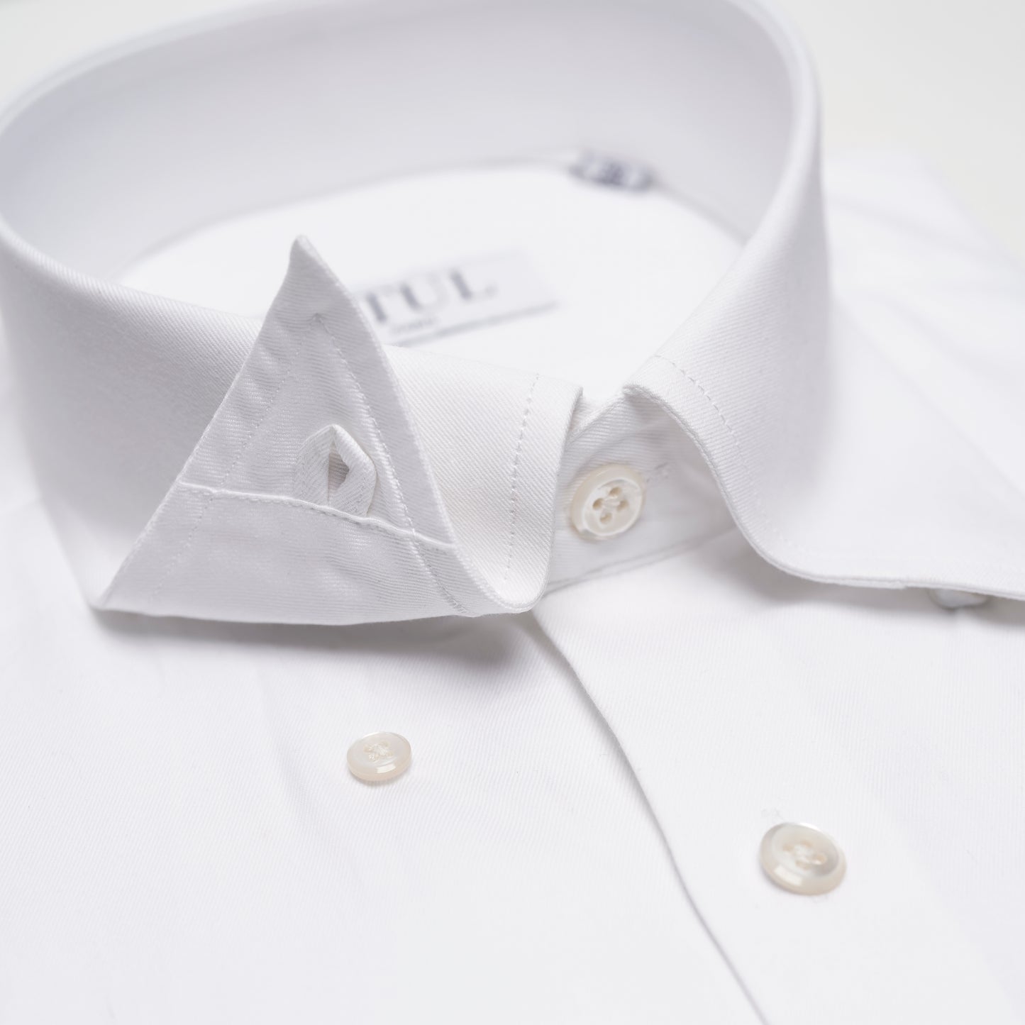 THE WHITE SHIRT IN TWILL