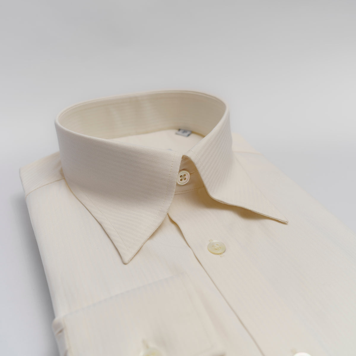 THE IVORY SHIRT IN HERRINGBONE TWILL