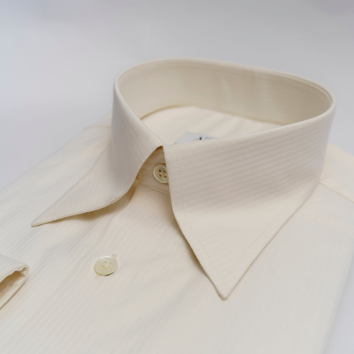 THE IVORY SHIRT IN HERRINGBONE TWILL