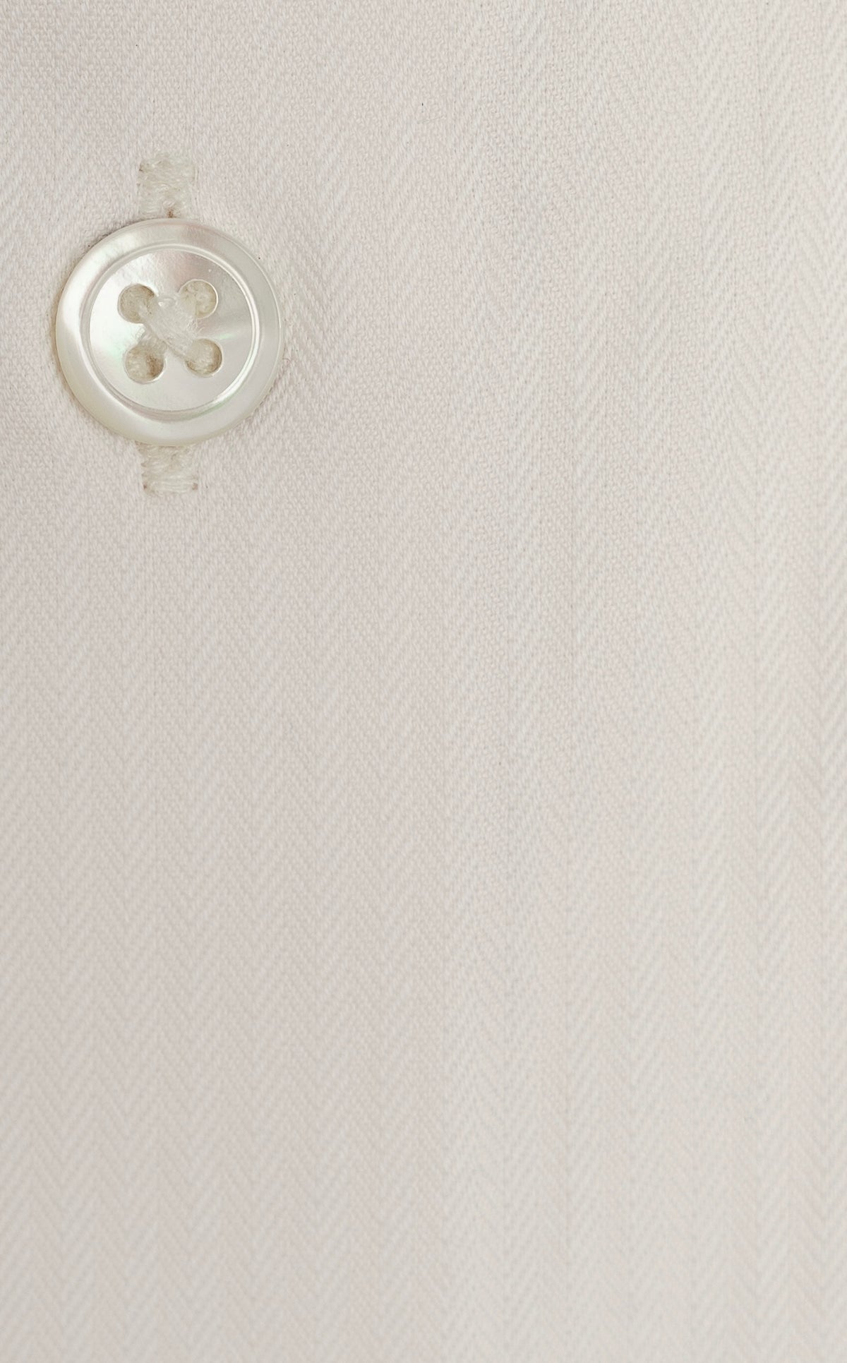 THE IVORY SHIRT IN HERRINGBONE TWILL