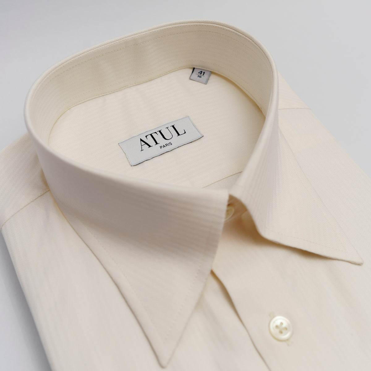 THE IVORY SHIRT IN HERRINGBONE TWILL