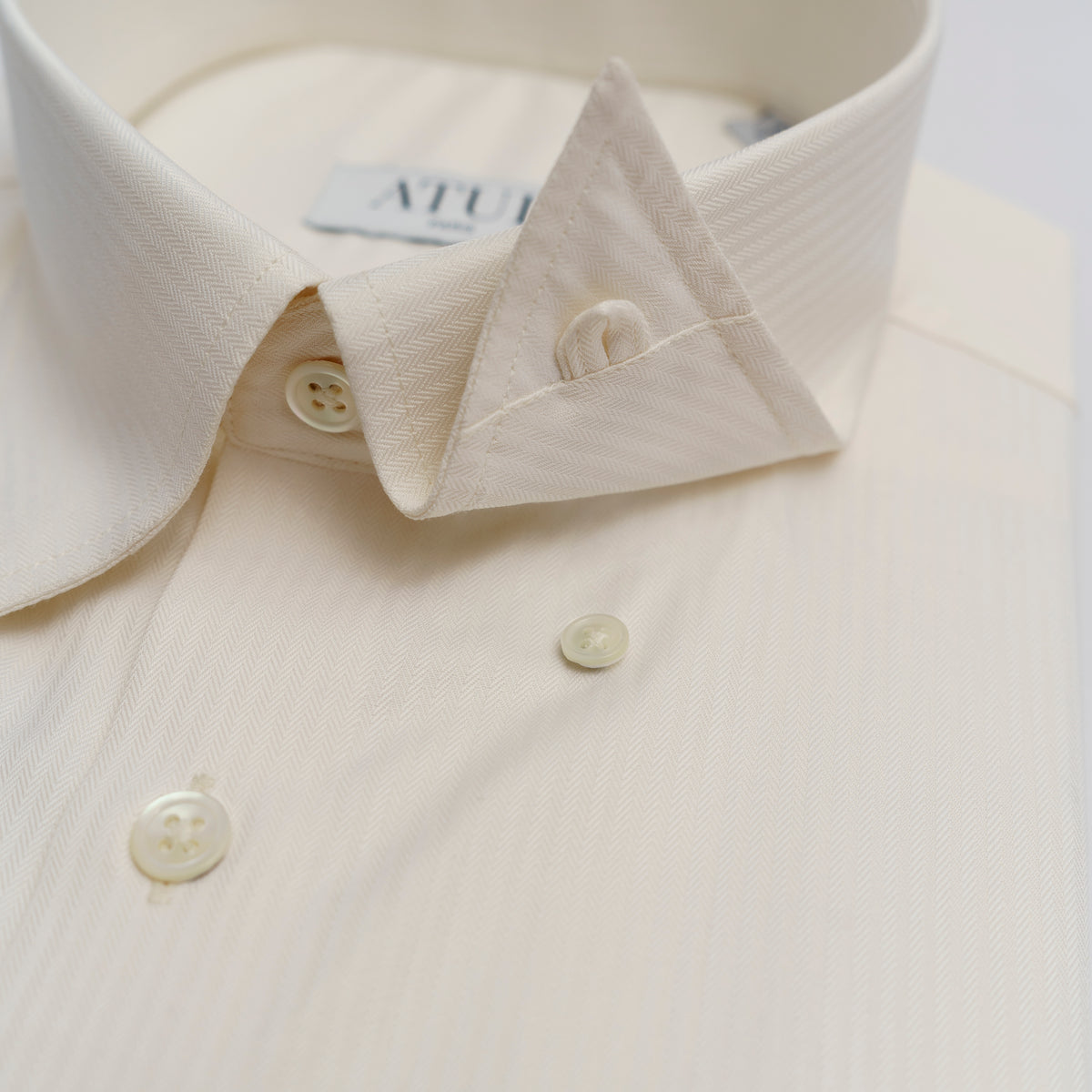 THE IVORY SHIRT IN HERRINGBONE TWILL