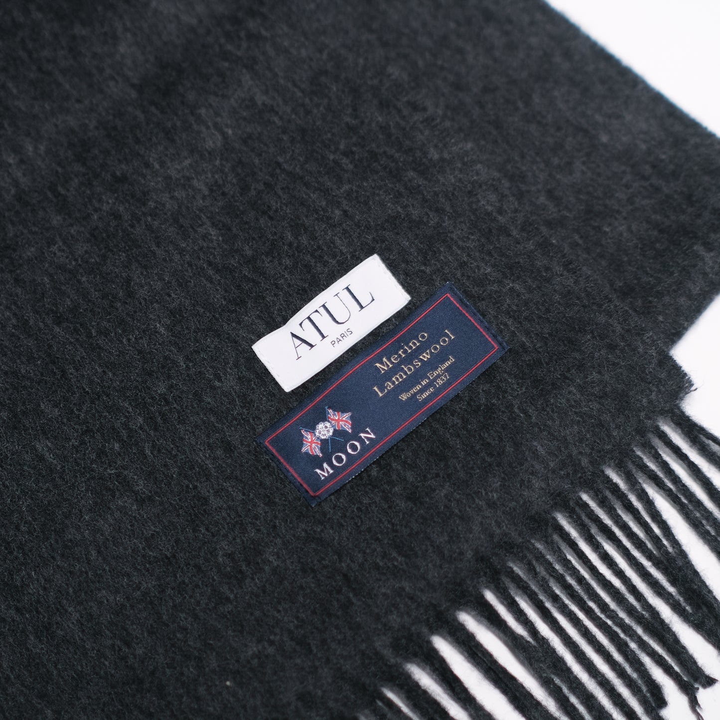 L’ÉCHARPE ANTHRACITE FONCÉE