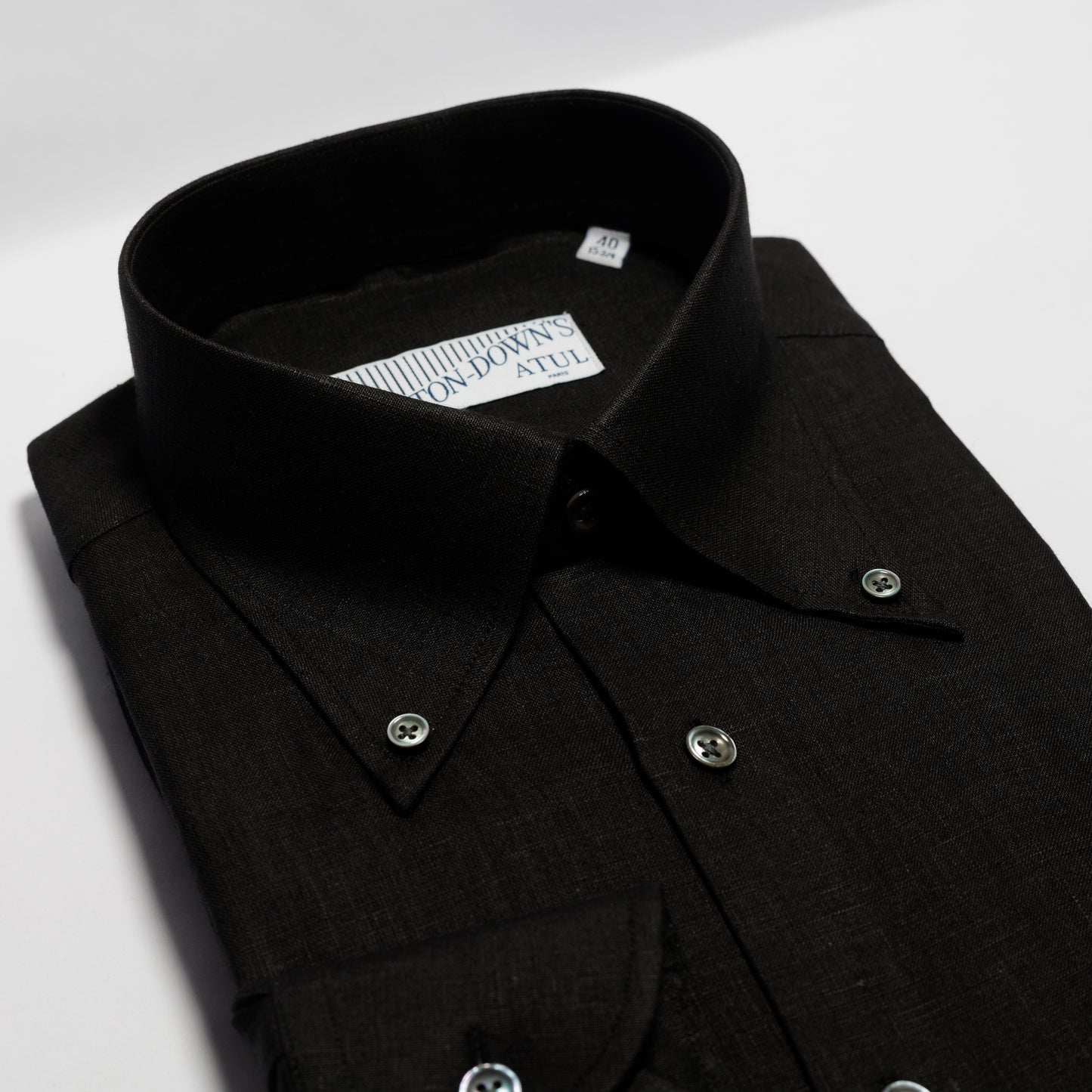 LA CHEMISE NOIRE EN LIN